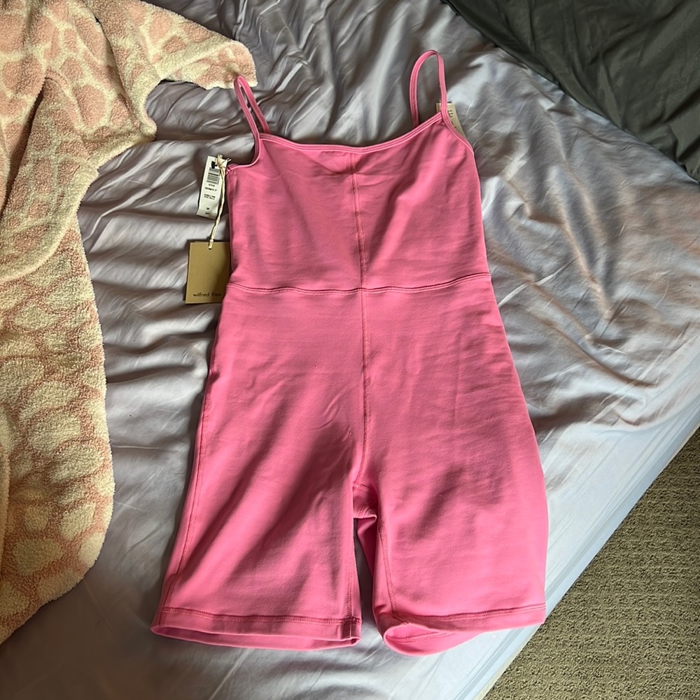 Aritzia Wilfred Free Divinity 7” Romper - Bubblegum Pink